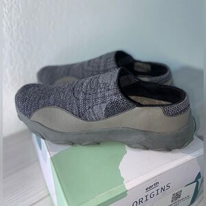 New in Box Earth Origins Suede & Knit Trail Clogs Talin Black Womens Size 8 Wide